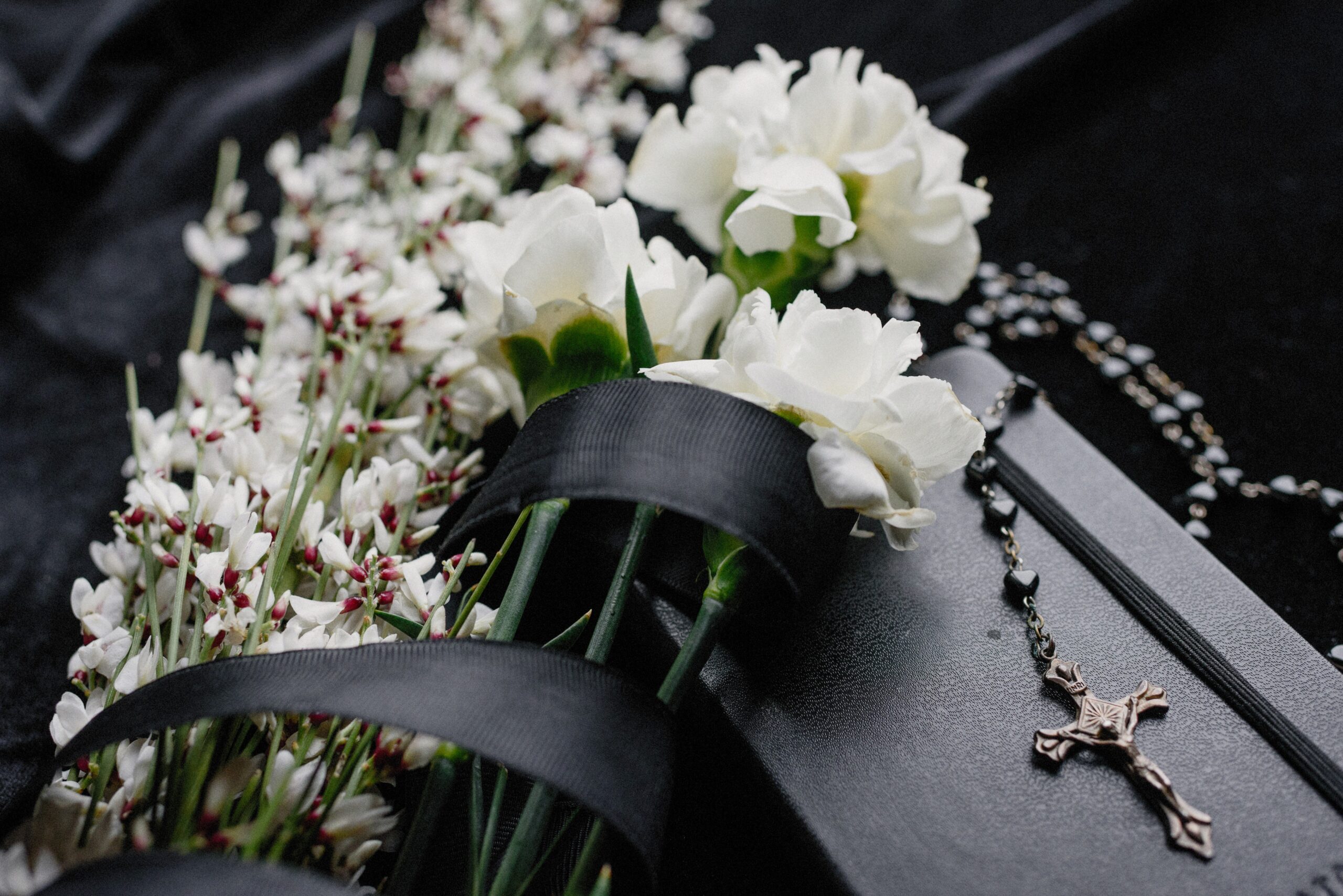 How To Choose a Flower Arrangement for A Funeral?