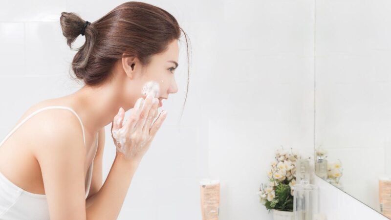 5 Features to Check for Before Buying a Face Wash for Dry Skin